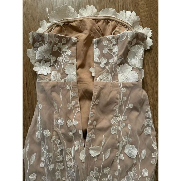 Elliatt White Floral Strapless Wedding Dress - Picture 7 of 8